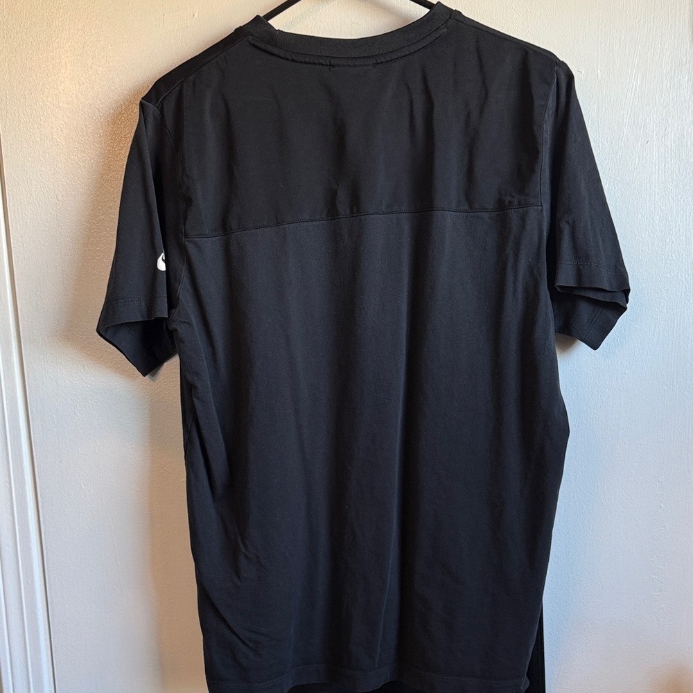Nike Men's Black Tee with Logo - Picture 6 of 7